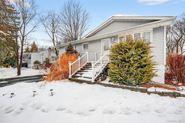 Property Photo:  35 Maple Lane  NY 10950 