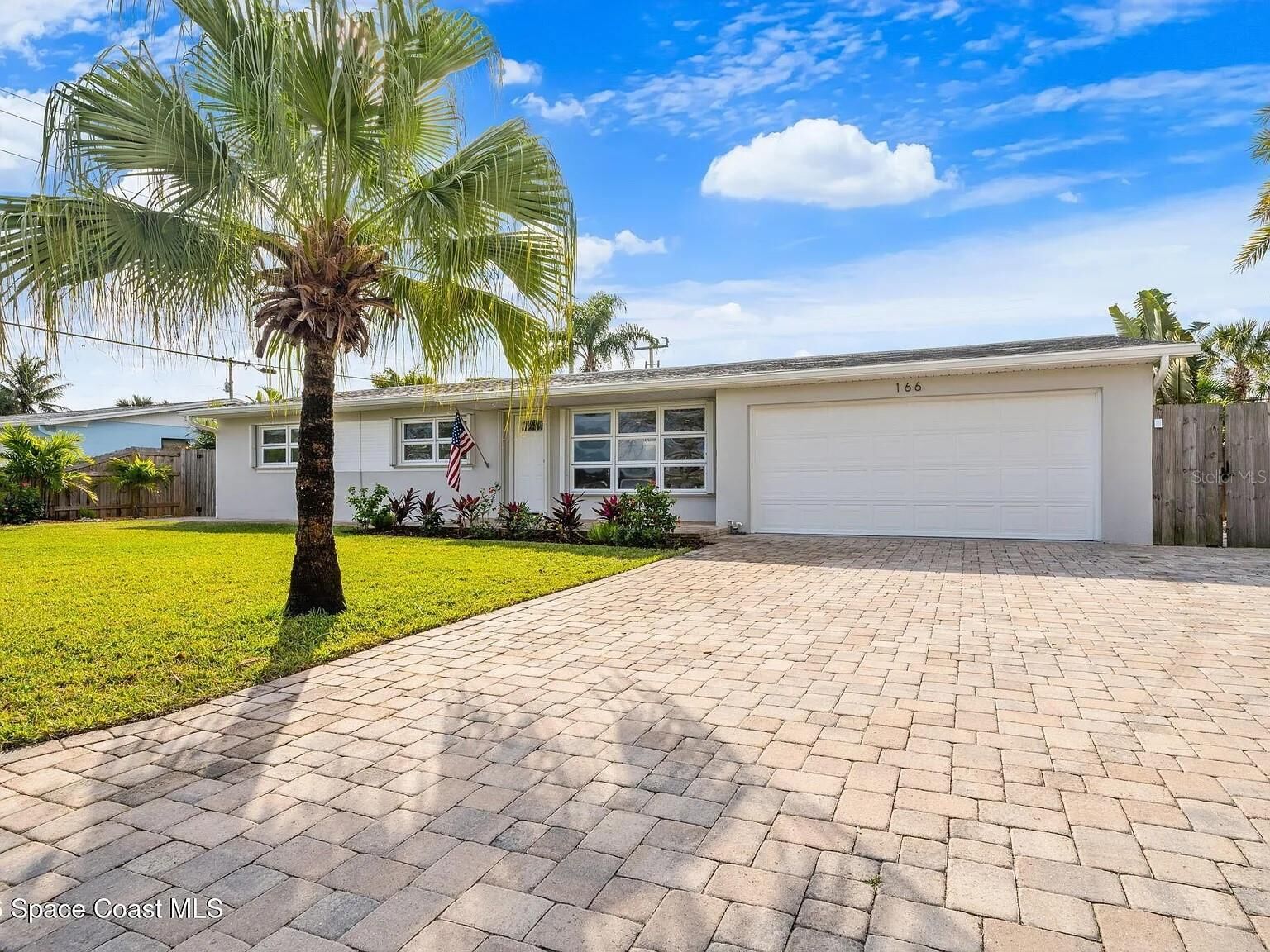 Property Photo:  166 SE 1st Street  FL 32937 