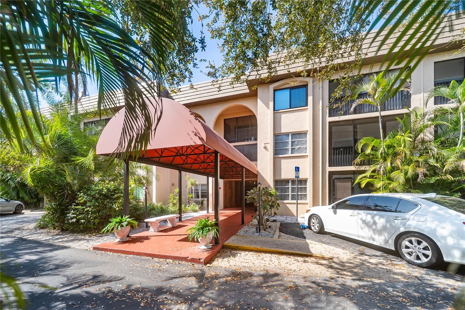 Property Photo:  3700 S Osprey Avenue 118  FL 34239 