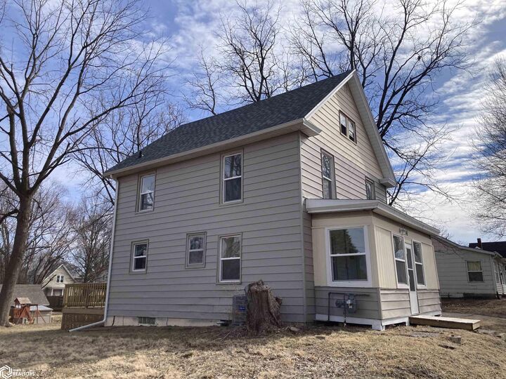 Property Photo: 104 S Leebrick Street IA 52601