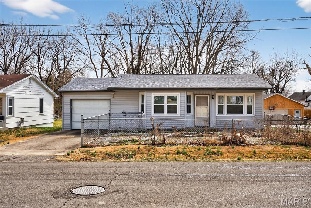Property Photo: 630 Charles Street MO 63701