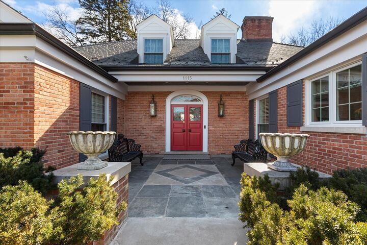 Property Photo: 1115 Golfview Lane IL 60025