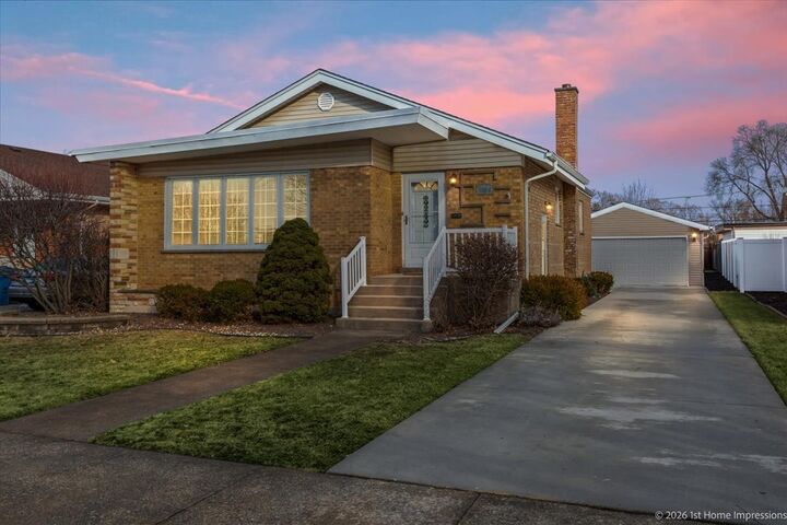 Property Photo:  5004 Harnew Road S  IL 60453 