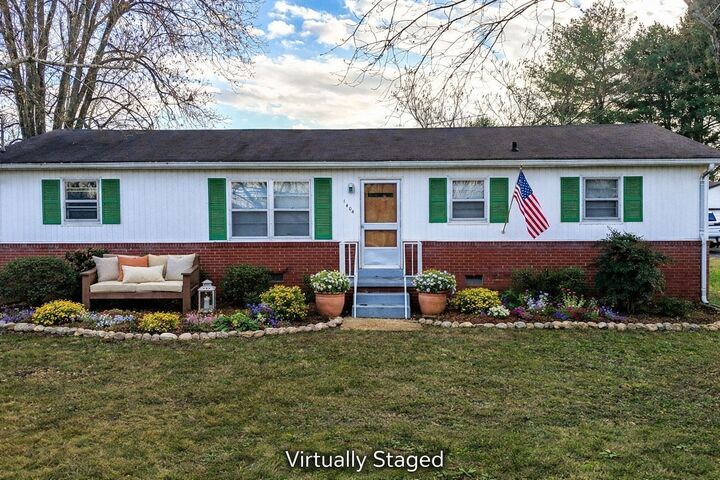 Property Photo:  1404 Cypress St  TN 37160 