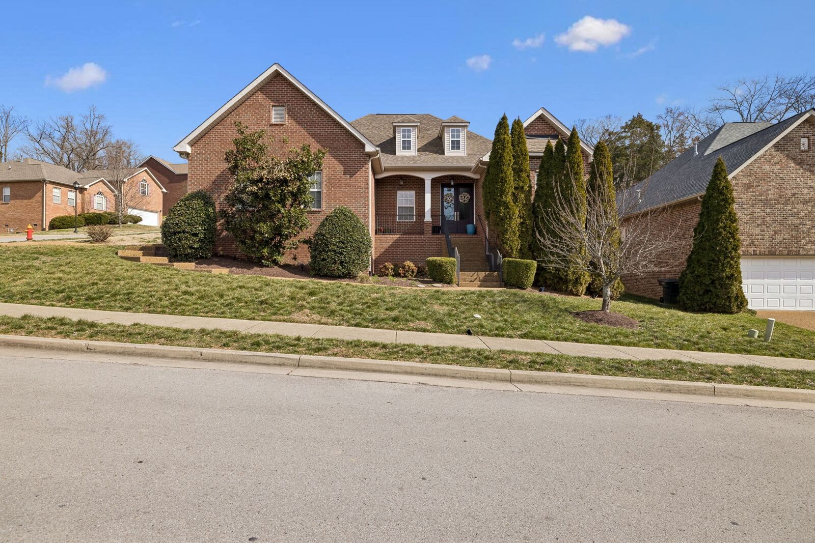 Property Photo: 932 Century Oak Dr TN 37211