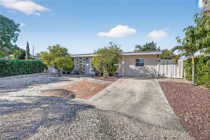 Property Photo:  2201 Coronet Street  FL 33907 