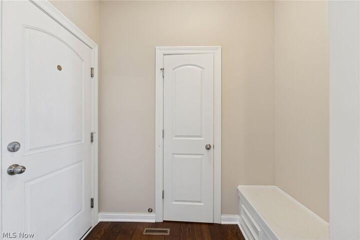 Property Photo:  866 Somerby Circle  OH 44685 