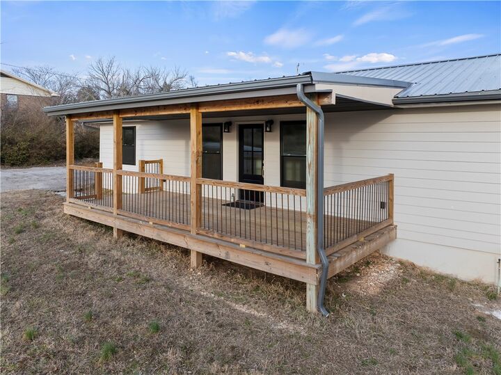 Property Photo: 104 N Locust Street AR 72644