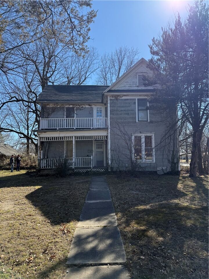 Property Photo: 1713 W Huntsville Avenue AR 72762