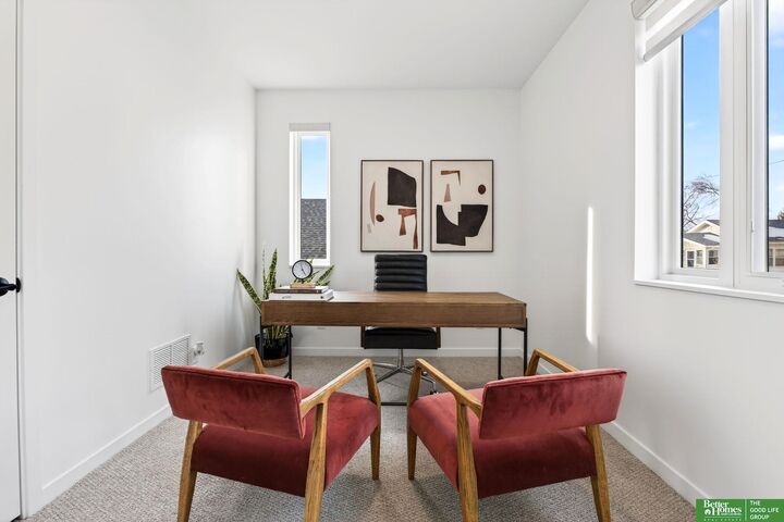 Property Photo: 5324 Elmwood Plaza NE 68106