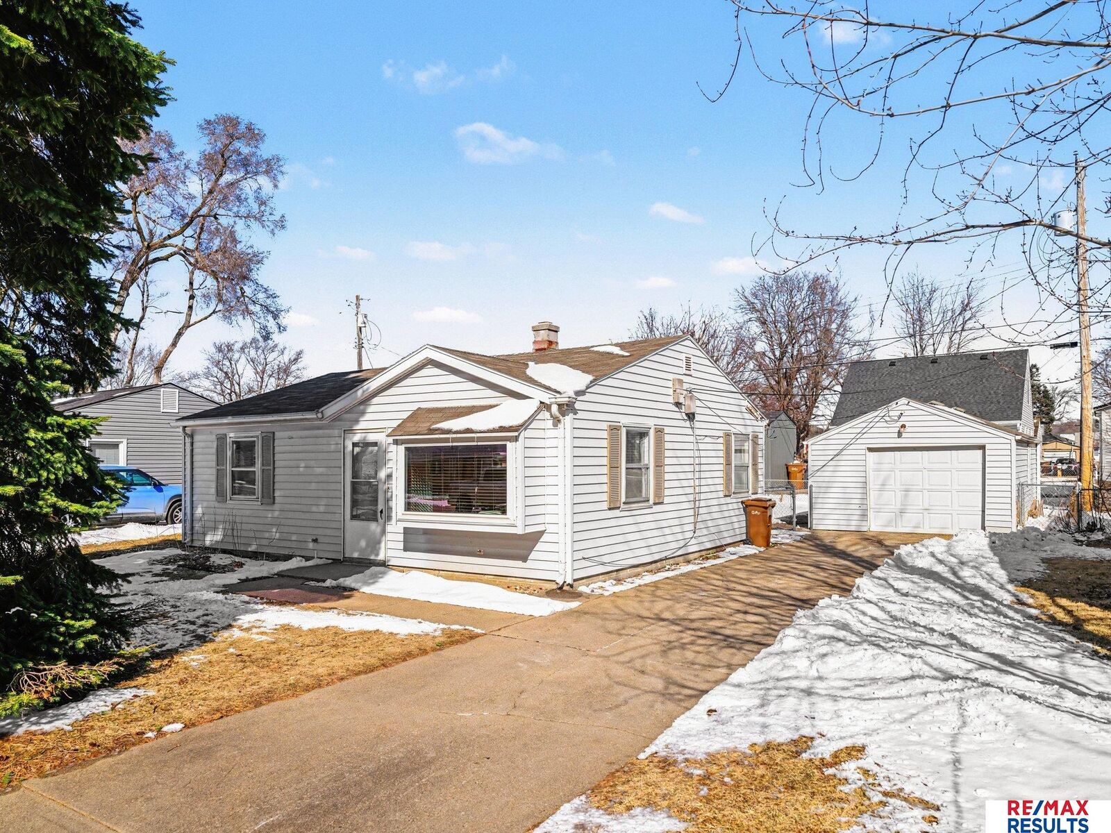 Property Photo:  1004 W 31st Avenue  NE 68005 
