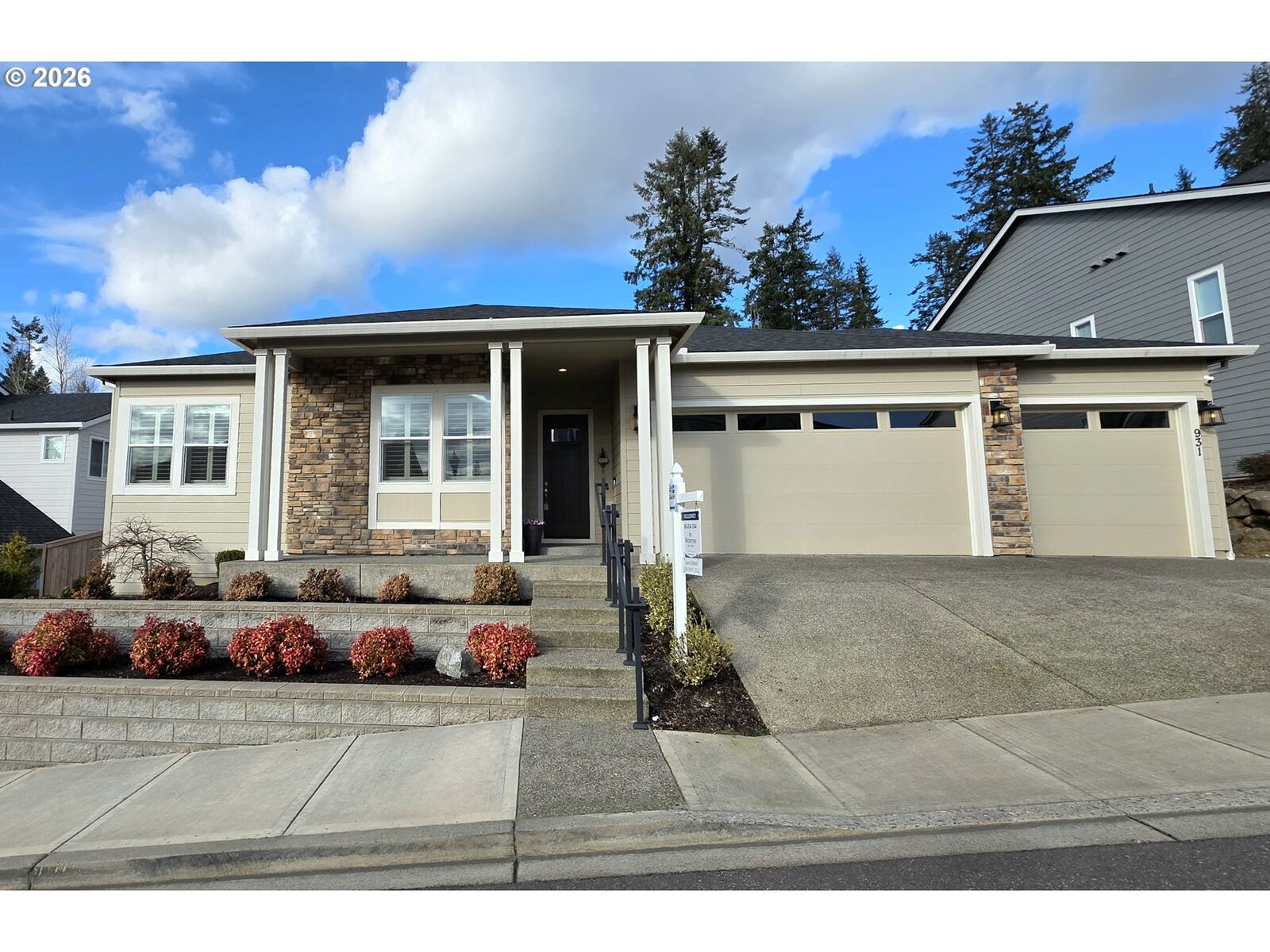 Property Photo:  931 W Magnolia Loop  WA 98671 