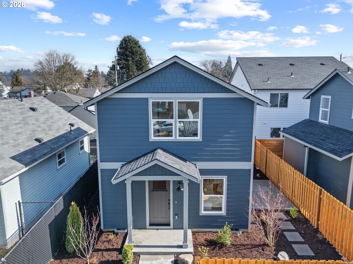 Property Photo:  6909 NE Multnomah St B  OR 97213 
