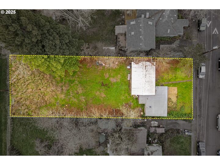 Property Photo:  478 E 32nd Ave  OR 97405 