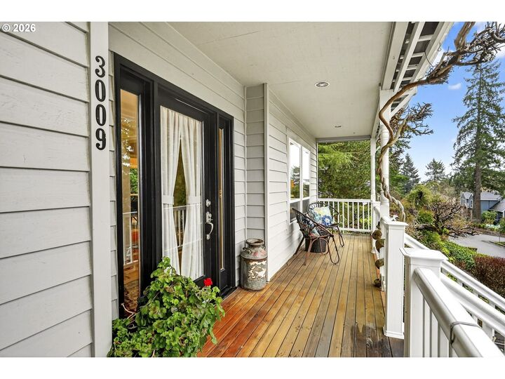 Property Photo:  3009 SW Dickinson St  OR 97219 