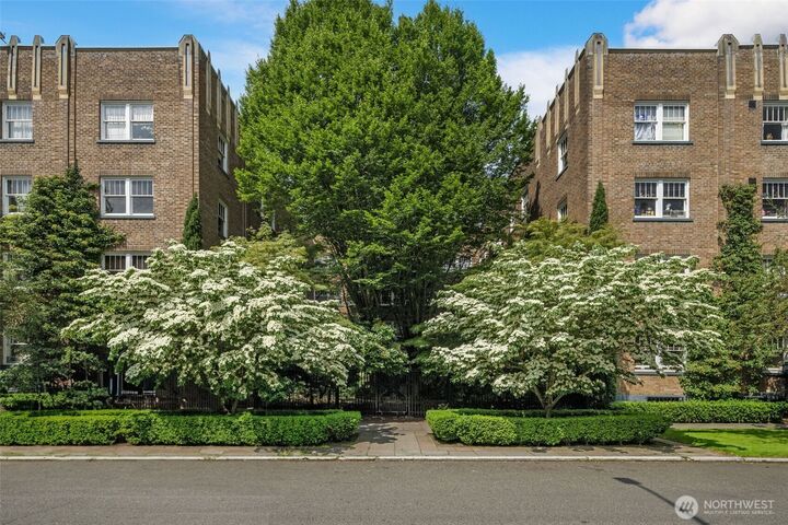 Property Photo: 1631 16th Avenue 310 WA 98122