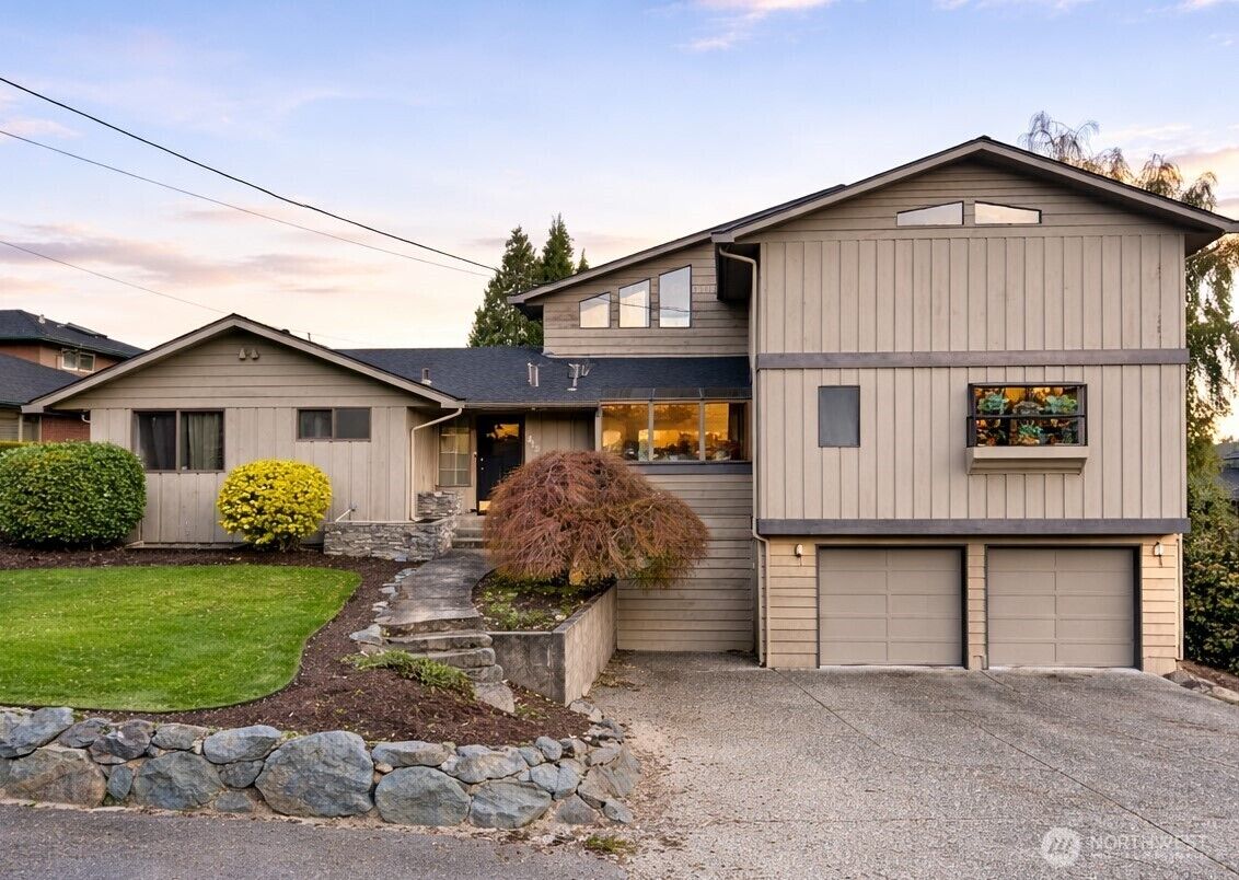 Property Photo:  615  View Ridge Drive  WA 98201 