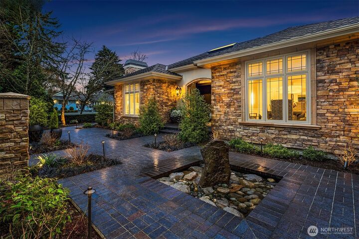 Property Photo:  854  Evergreen Point Road  WA 98039 