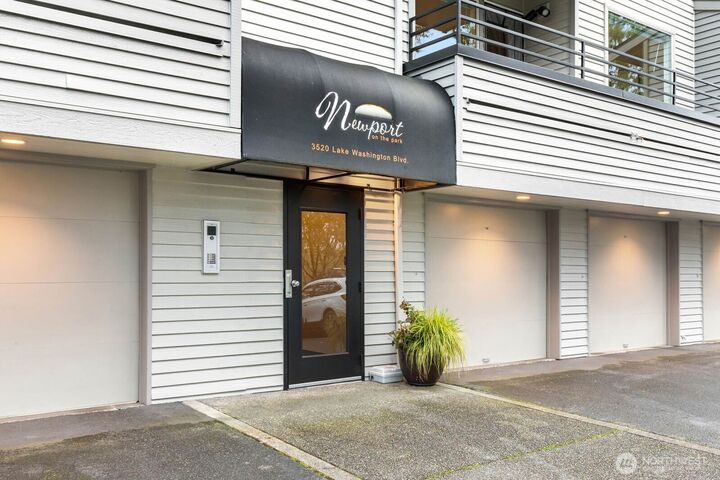 Property Photo:  3520  Lake Washington Boulevard SE #105  WA 98006 