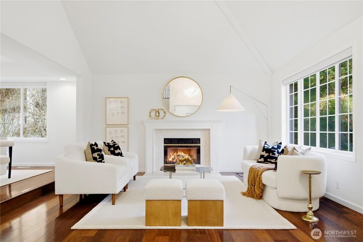 Property Photo:  3049  Bellevue Way NE  WA 98004 