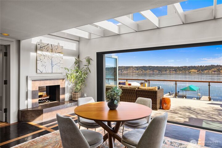 Property Photo:  842 W Lake Sammamish Parkway SE  WA 98008 