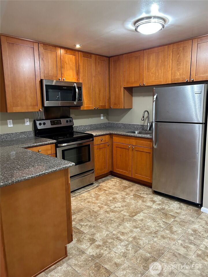 Property Photo:  3326  Lombard Avenue 25  WA 98201 