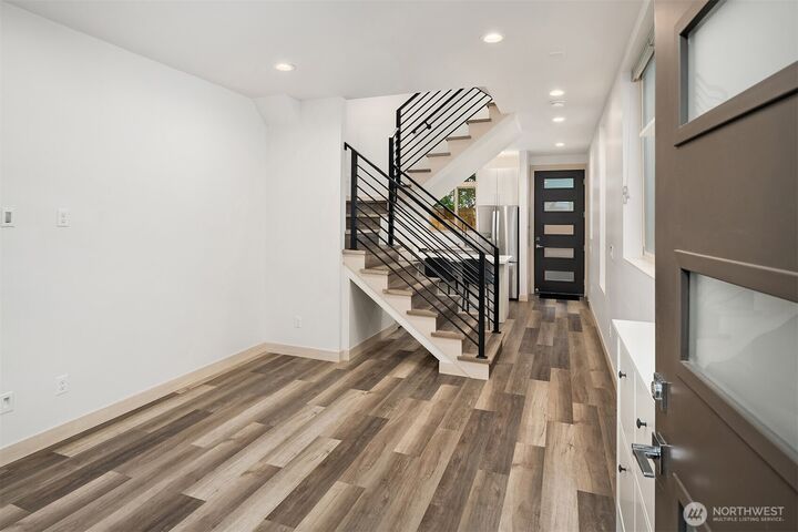 Property Photo:  5616  California Avenue SW C  WA 98136 