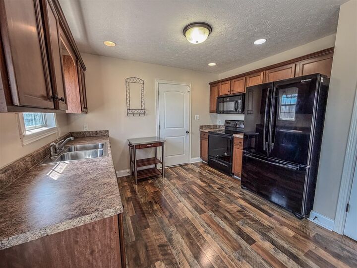 Property Photo:  372 Hilton Way  KY 42101 