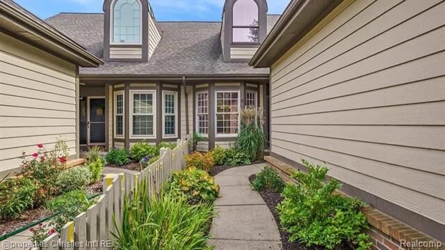 Property Photo:  6576 Steeple Ridge  MI 48346 