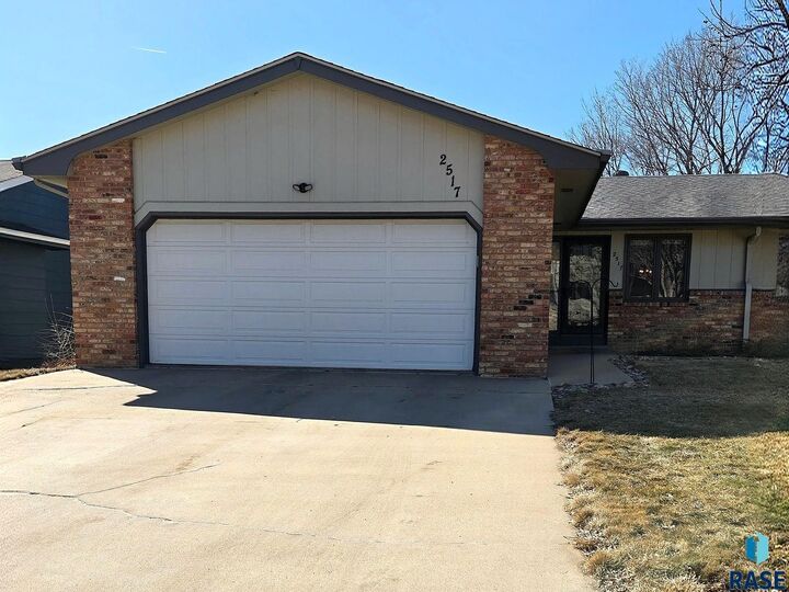 Property Photo:  2517 S Cook Rd Road  SD 57105 