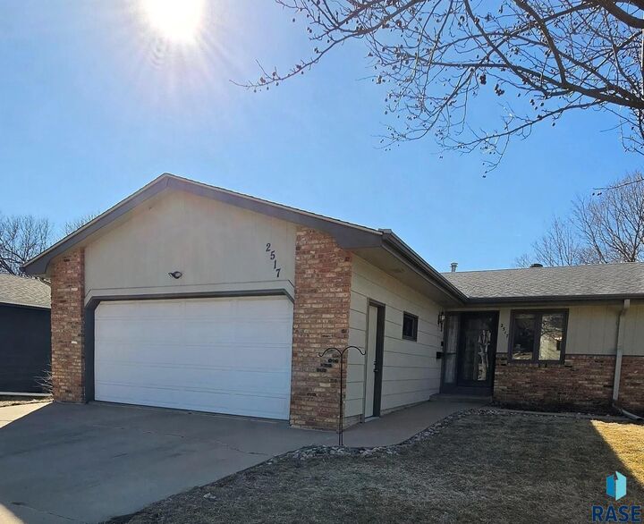 Property Photo:  2517 S Cook Rd  SD 57105 