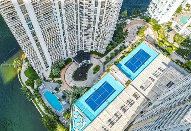 Property Photo: 901 Brickell Key Blvd 3307 FL 33131