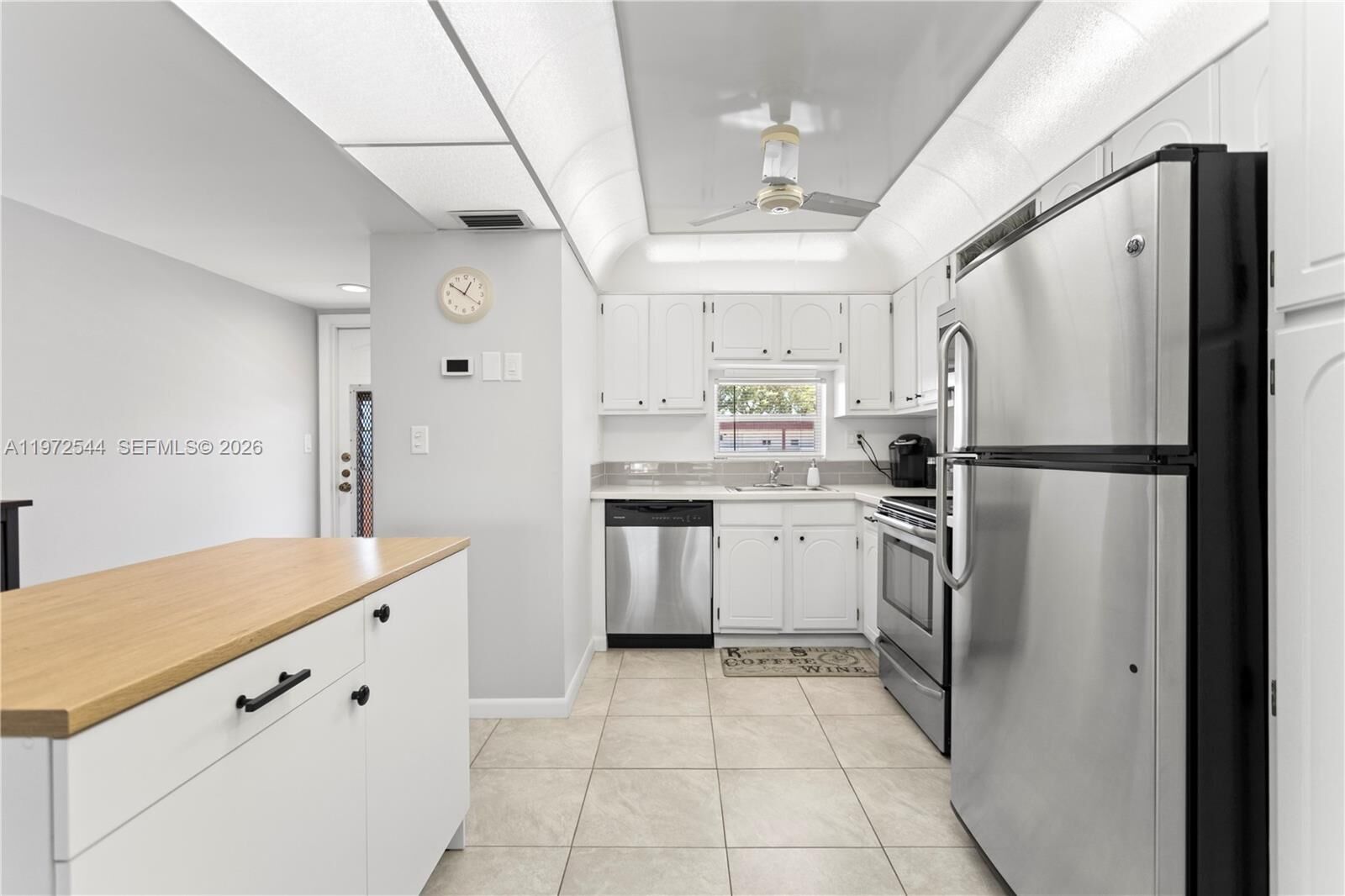 Property Photo: 9523 S Hollybrook Lake Dr 21-307 FL 33025