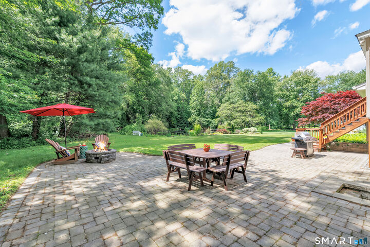 Property Photo:  85 Teeter Rock Road  CT 06611 