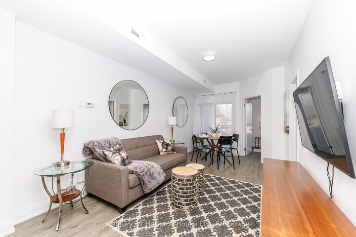 Property Photo:  39 Robinson Street N 8  ON L3M 3C9 