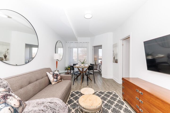 Property Photo: 39 Robinson Street N 8 ON L3M 3C9