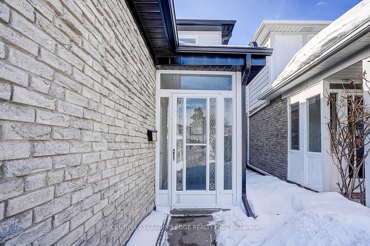 Photo de la propriété:  328 Chartland Boulevard S  ON M1S 3P3 