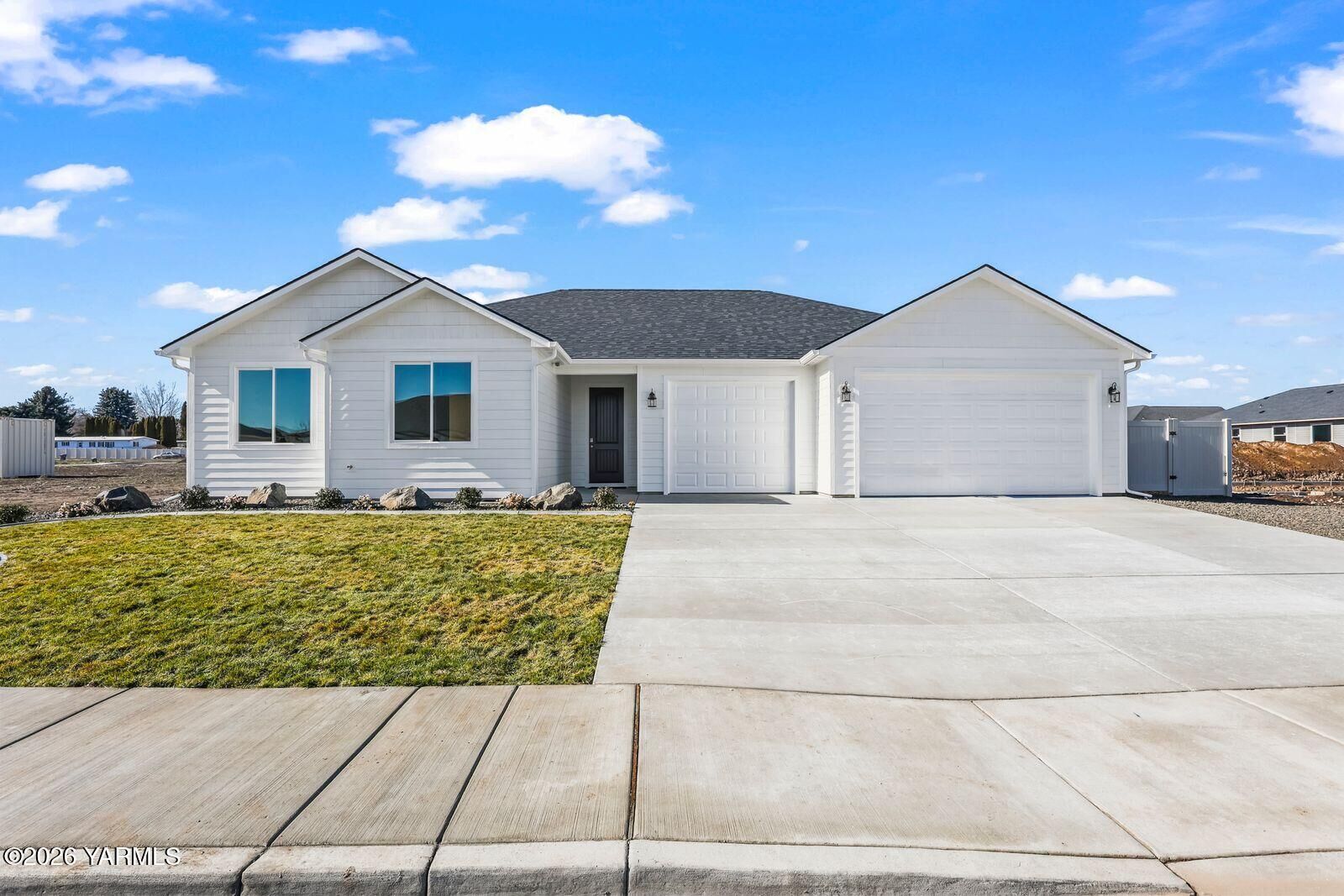 Property Photo:  4601 W Oak Ave  WA 98903 