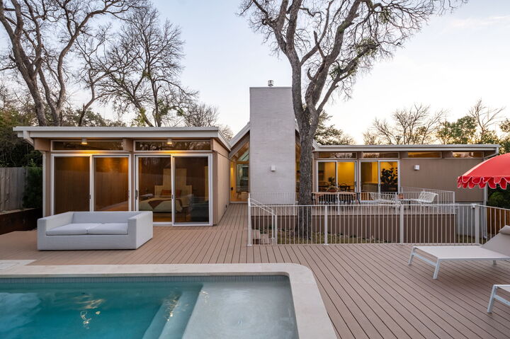 Property Photo:  2806 Geraghty Avenue  TX 78757 