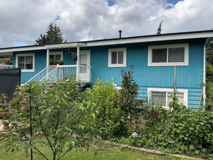Property Photo: 33232 Hawthorne Avenue BC V2S 1B3