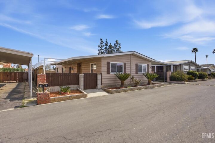 Property Photo:  3535 Stine Road 4  CA 93309 