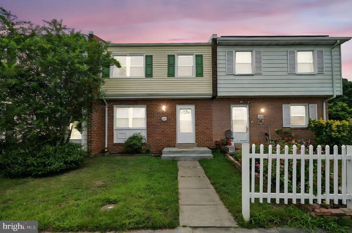 Property Photo: 2421 Kilpatrick Place VA 22026