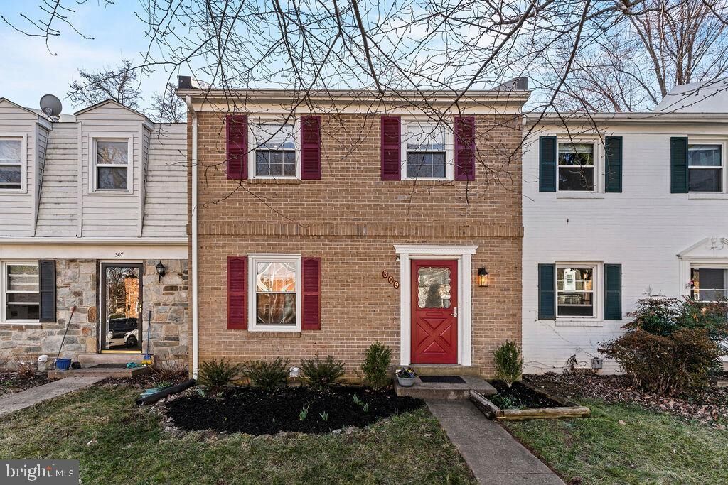 Property Photo:  309 Rock Spring Drive SW  VA 20175 