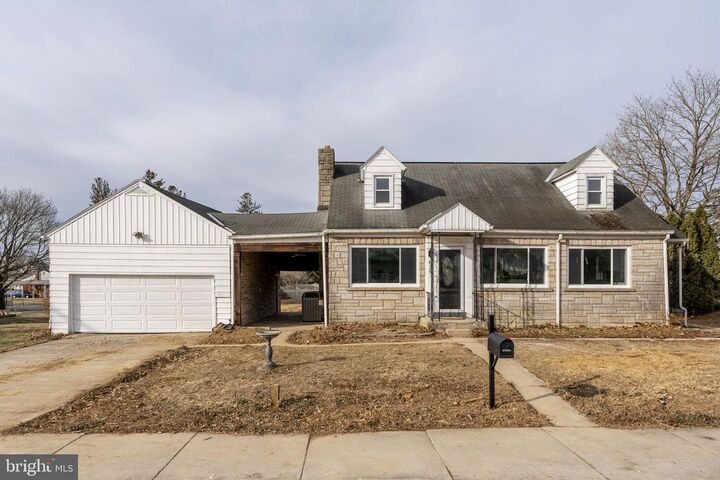 Property Photo:  625 N Lincoln Street  PA 17078 