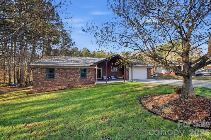 Property Photo: 1421 Whispering Hill Trail NC 28092