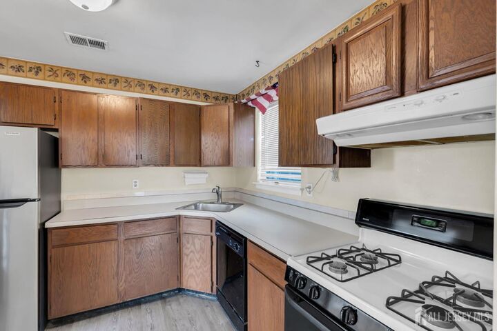 Property Photo:  46 Lane Court  NJ 08857 