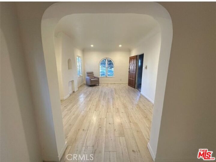 Property Photo:  221 S Tower Dr  CA 90211 