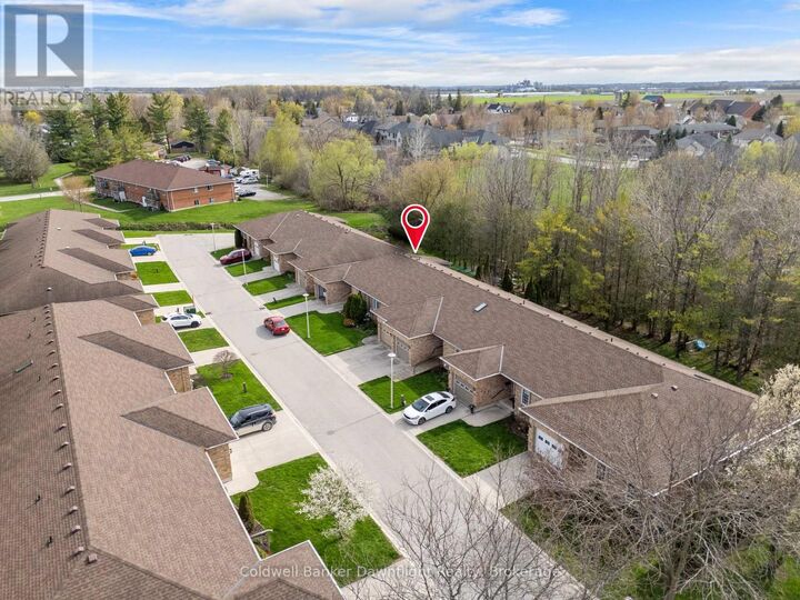Property Photo: 7 Brookside Place ON N0M 1S2