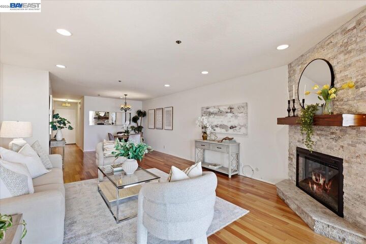 Property Photo:  933 Shoreline Dr 203  CA 94501 