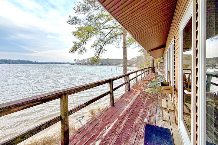 Property Photo: 35536 Creekside Dr VA 23306